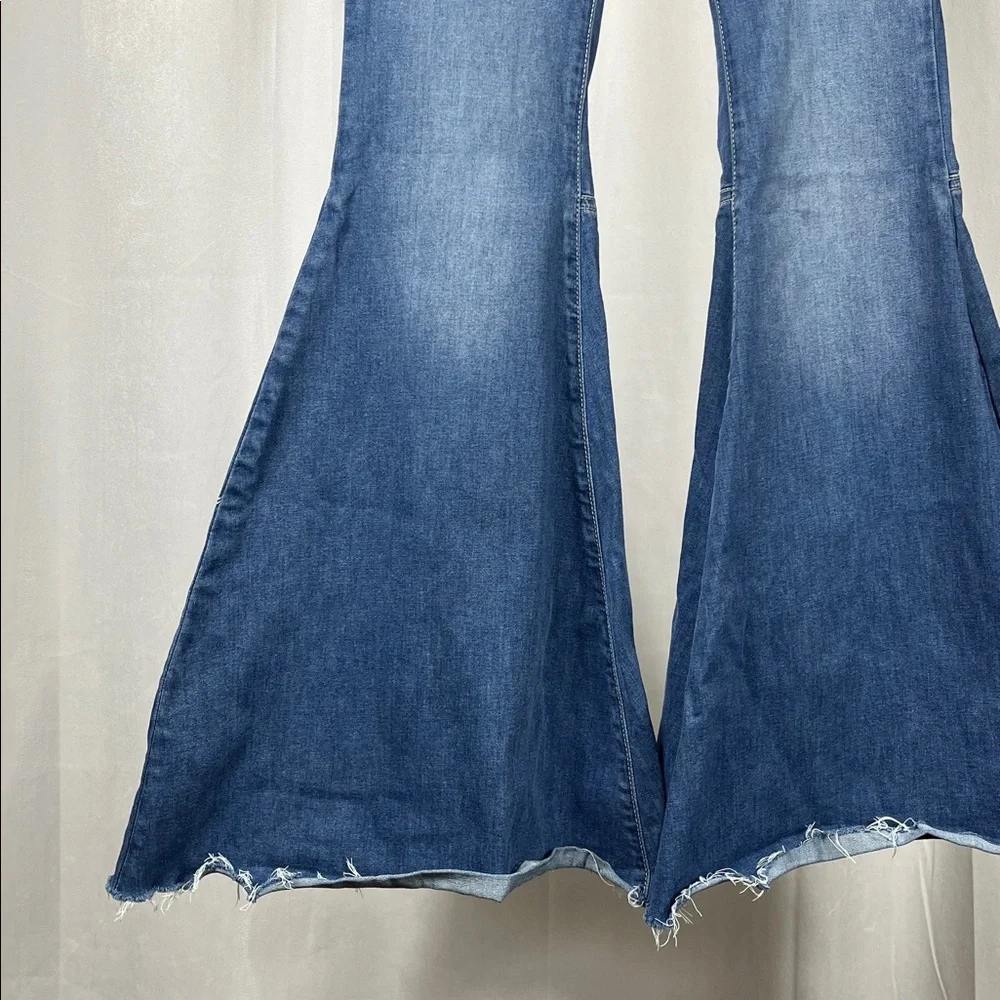 Free People We The Free Just‎ Float On Flare Jeans.